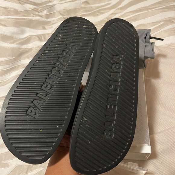 Balenciaga Pool Slides - Picture 3 of 4